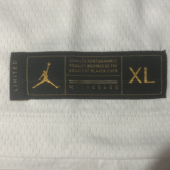 Micheal Jordan college jersey - Picture 3 of 3